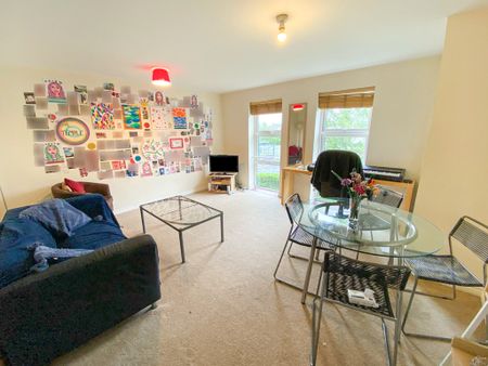 2 Bedroom Apartment - Photo 2