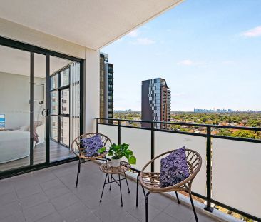 Modern two-bedroom plus study apartment framed by Harbour Bridge views - Photo 5