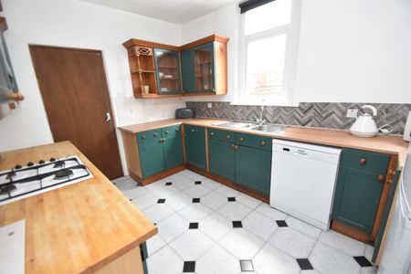 2 bed house to rent in New Zealand Road, Heath, CF14 - Photo 2