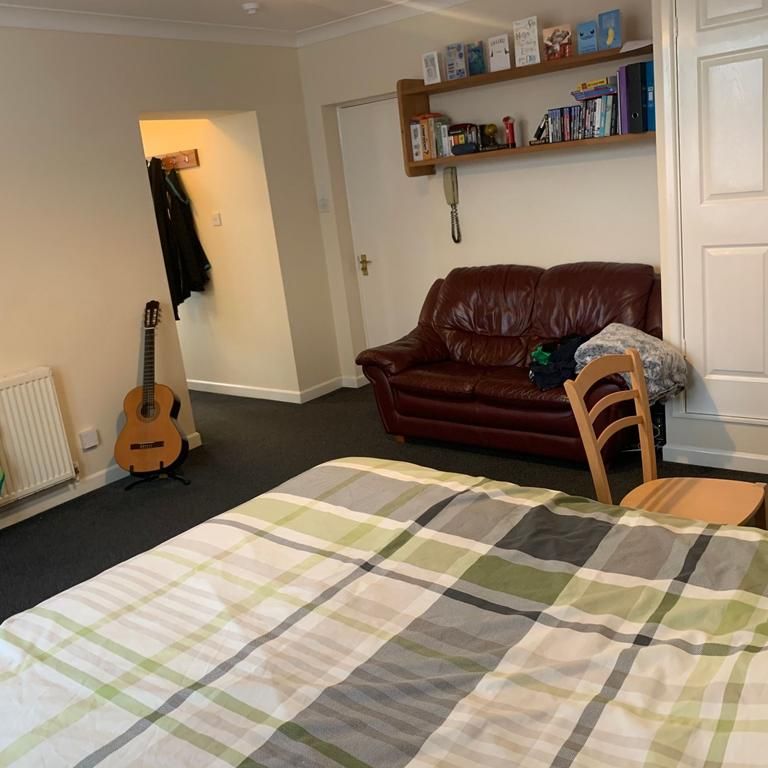 Studio to rent - Photo 1