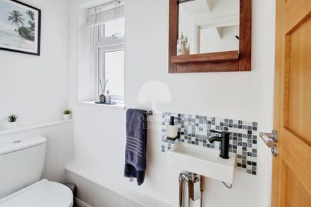 4 bedroom detached house to rent - Photo 3