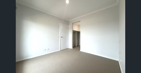 Brand New Modern Family Home 4 bed 2 bath available now! - Photo 3