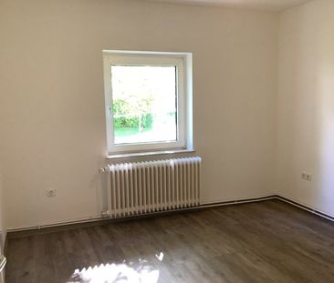 Helle 2,5 Zimmer Erdgeschoss Wohnung zu sofort anmietbar! - Photo 1
