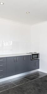 Bright & Functional Upper Duplex in Prime Dee Why Location – Utilities Included! - Photo 3