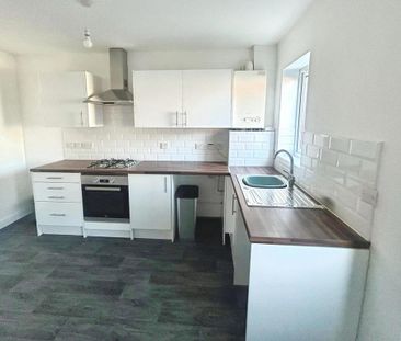 2 bedroom end of terrace house to rent - Photo 4