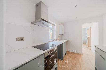 3 bedroom terraced house to rent - Photo 4