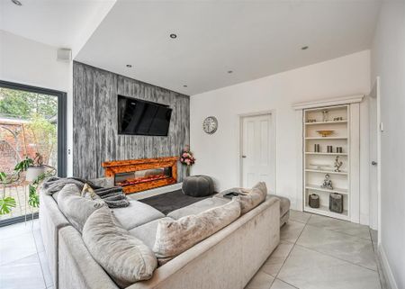 7 bedroom detached house to rent - Photo 4