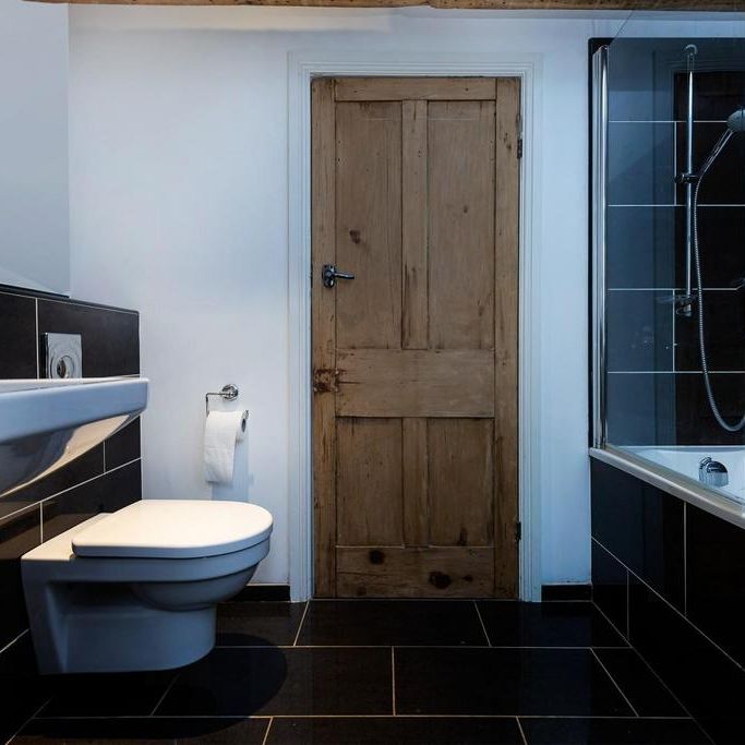 2 bedroom cottage to rent - Photo 1