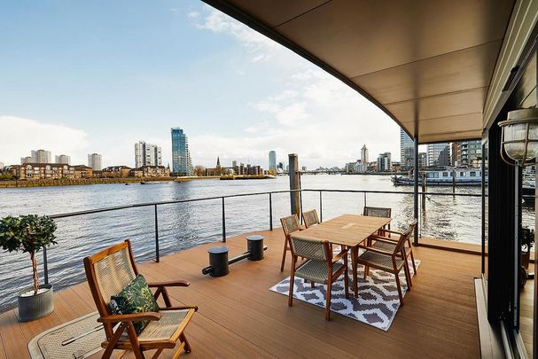 2 bedroom houseboat to rent - Photo 1