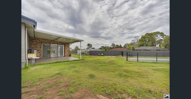 Spacious Family Home with Pool in a Cul-de-Sac - Photo 1