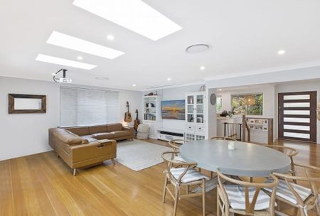POTENTIAL DUAL LIVING! - ACCESS OFF ROMA CLOSE - Photo 3