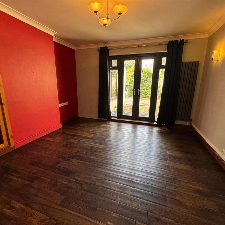 4 bedroom semi-detached house to rent - Photo 1