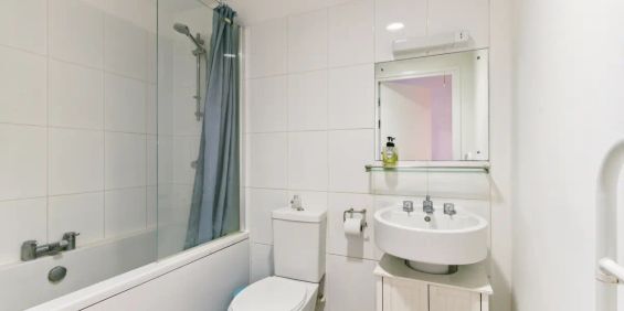 1 bedroom flat in 33 Petergate - Photo 3