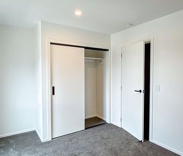 Modern Townhouse in Queenstown - Photo 2