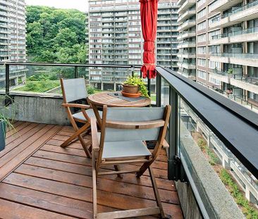 4858 chemin de la Côte-des-Neiges, Montréal, QC - Photo 1