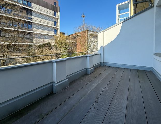 Einzig­artige 3-Zimmer-Wohnung mit Altbau­charme & modernem Wohnkomfort - Photo 1