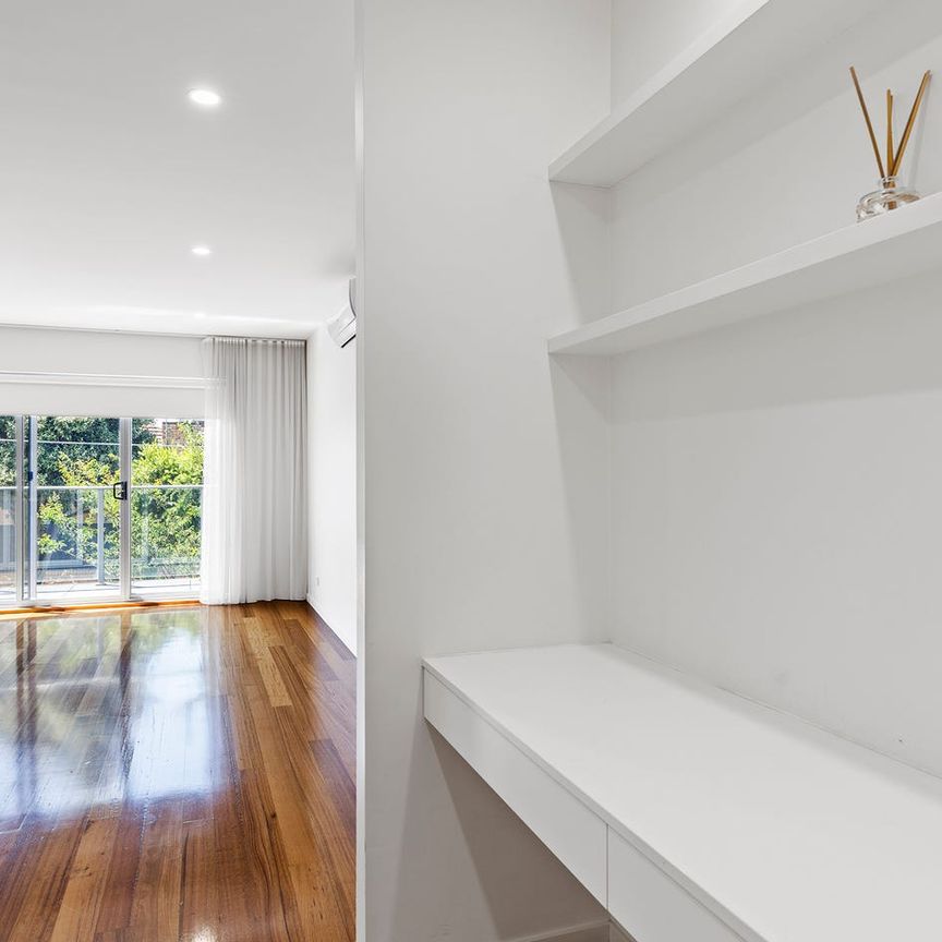 Stylish low-maintenance apartment - Photo 1