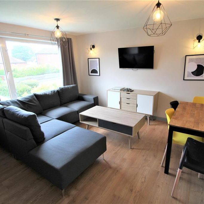 4 bedroom semi-detached house to rent - Photo 1