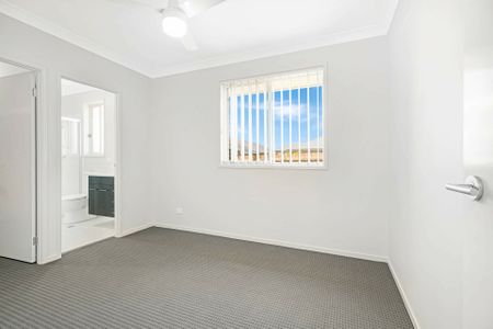 "Modern and Low-Maintenance" - Photo 3