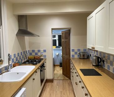 Room 2, 30 Springfield Road, Guildford, Surrey GU1 4DP - Photo 6