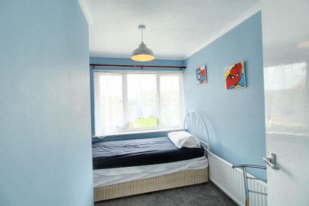 3 bedroom semi-detached house to rent - Photo 4