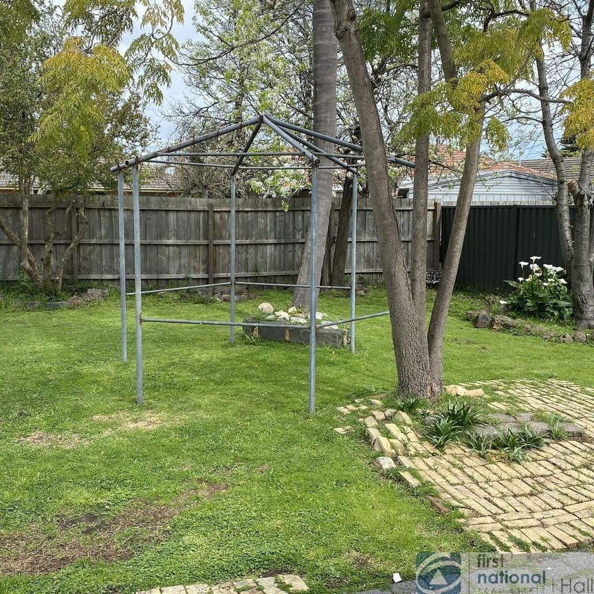 10 Neville Court, Springvale - Photo 1