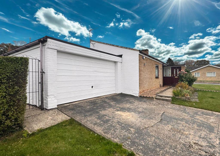 2 bedroom detached bungalow to rent - Photo 2