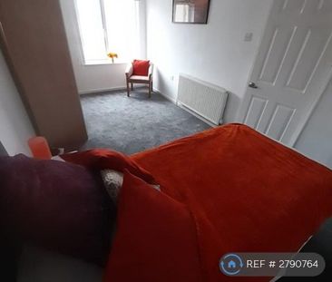 1 bedroom in a house share to rent - Photo 2