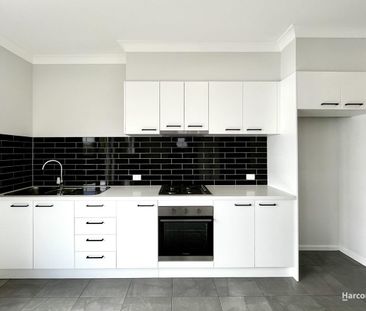Modern, Low-Maintenance Living in a Stylish Two-Bedroom Granny Flat. - Photo 4