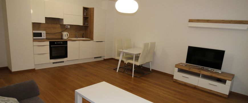 ***Krásny 2izb.byt s XLgaraž.státim v historickom centre Trnavy*** - Fotografia 1