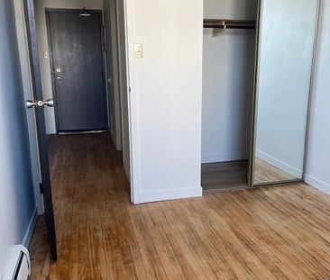 1 BDRM/1 BATH - 115 3RD AVE S - Available NOW - Photo 3