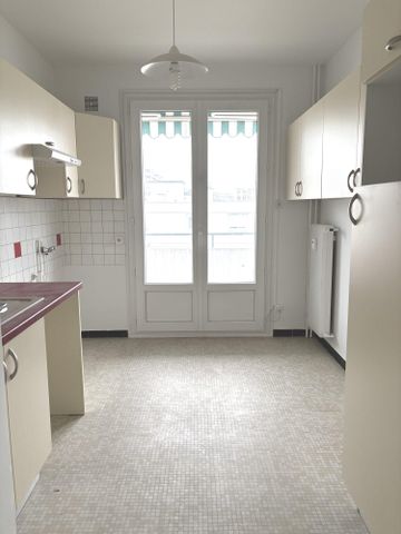 Location Appartement 2 pièces 50m² LYON 3ème - Photo 2