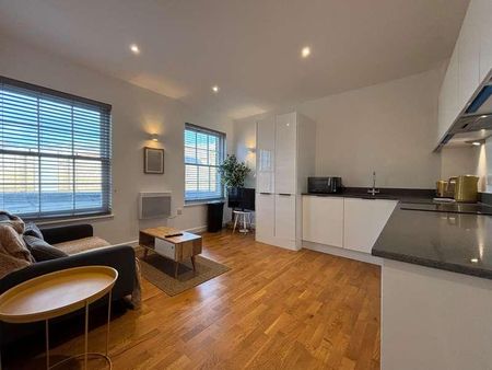 Clarence Street, Staines-upon-thames, Surrey, TW18 - Photo 5