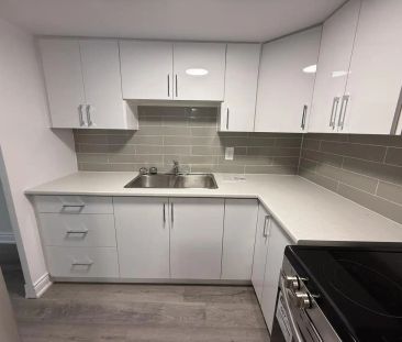Surrey Place Apartments — 403B - Photo 3