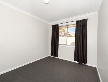 Modern & Convenient Living in East Albury - Photo 2