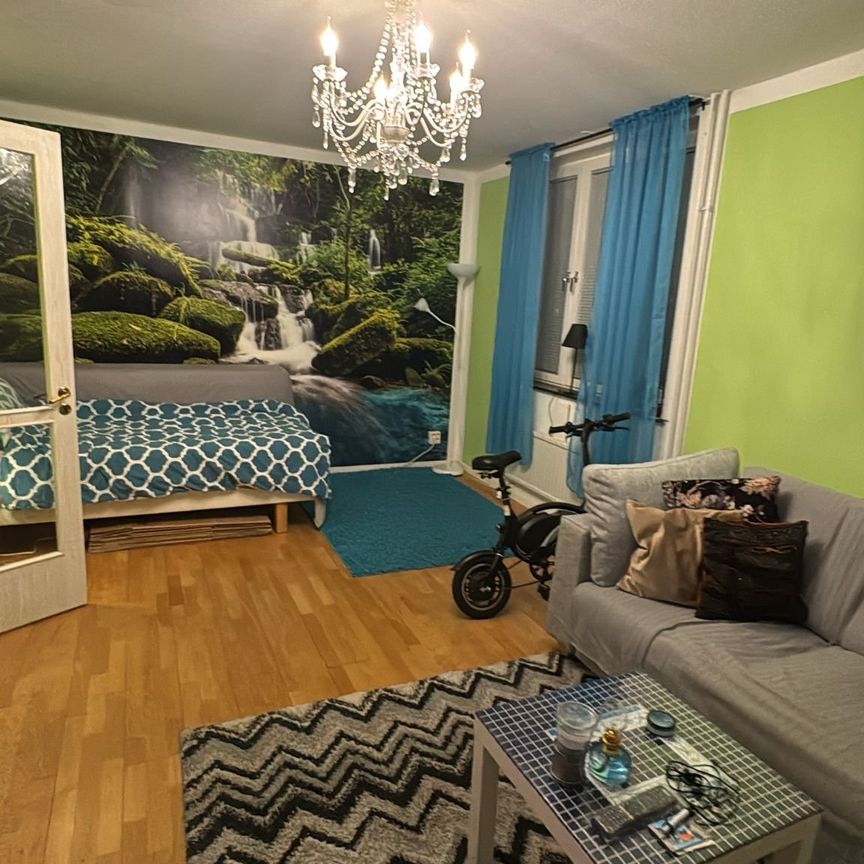 Gränsholmsbacken, Skärholmen - Photo 1