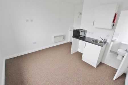 Studio to rent - Photo 5