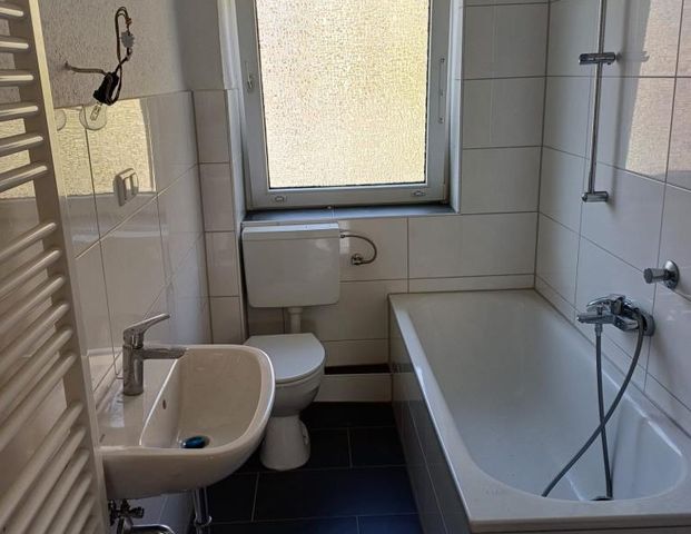 Large 2-room apartment on the 1st floor - Photo 1