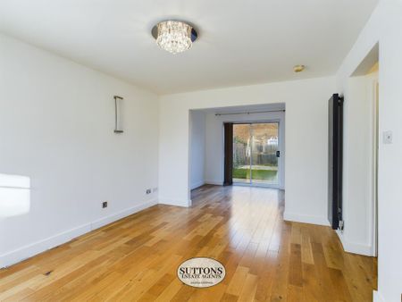 3 bedroom detached house to rent - Photo 2