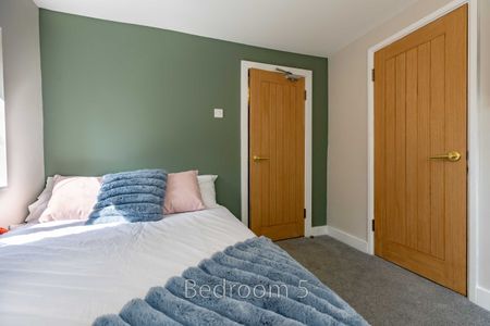 Room 1 - Photo 3