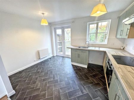 2 bedroom semi-detached house to rent - Photo 4