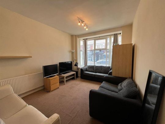 5 bedroom semi-detached house to rent - Photo 1