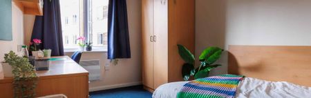 Silver Standard (Shared Bathroom) - Photo 5