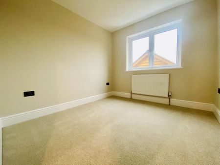 3 bedroom semi-detached house to rent - Photo 5