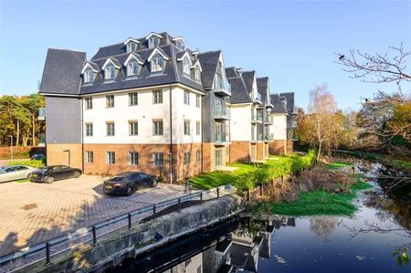 Woking, Surrey, GU21 - Photo 3