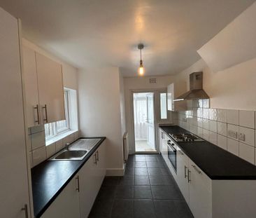 3 bedroom terraced house to rent - Photo 4