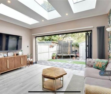4 bedroom terraced house to rent - Photo 1