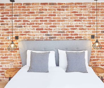 Golden Lion Bank - Photo 5