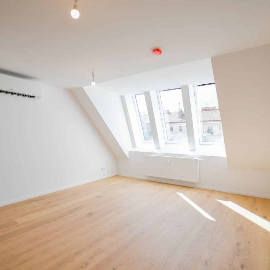 Erstbezug nach Sanierung: Charmante 2-Zimmer-Dachgeschoßwohnung mit Top-Lage - Foto 1