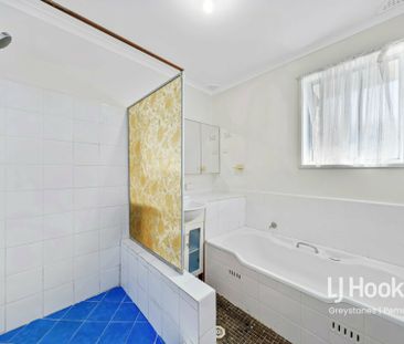 IMMACULATE 3 BEDROOM FAMILY HOME - Photo 6